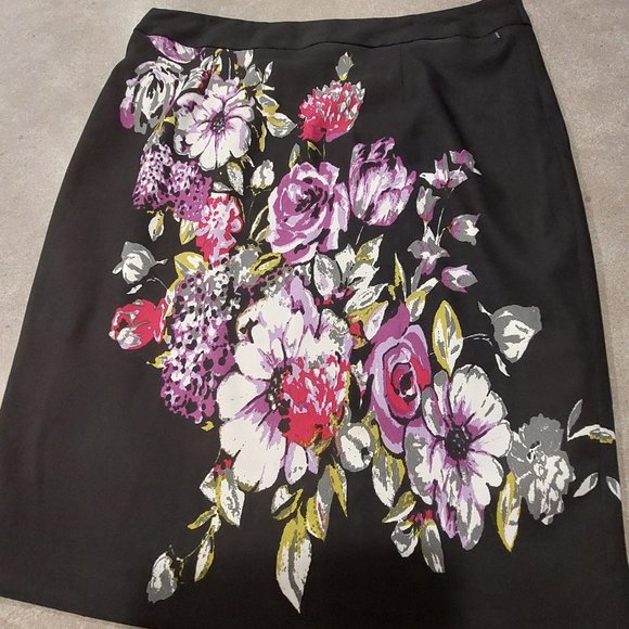 CLEO Women's Black Lined Straight Skirt with Floral Print on Front/Back - Sze 10 - Picture 7 of 8